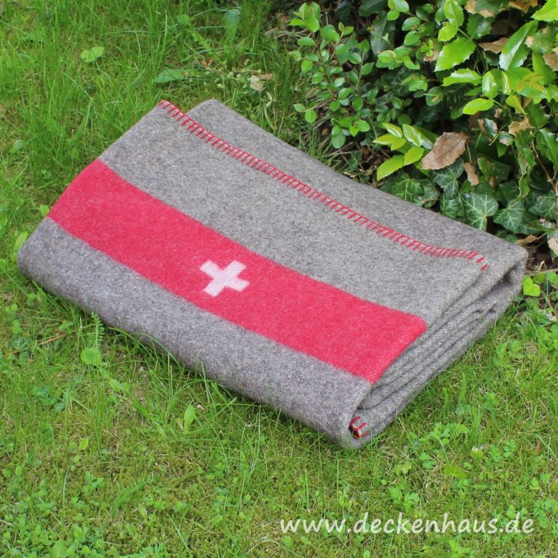 strapazierfähige Schweizer Armeedecke, vielseitig einsetzbar und wärmend an kühlen Abenden