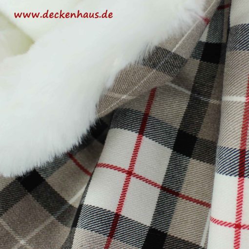 trendige Sofadecke Made in Germany in weiß mit Rückseite aus angesagtem Karo